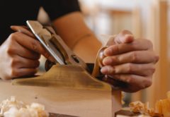 AFEST pour les métiers de la menuiserie, couture, tannerie ou du bâtiment : ils l’ont fait