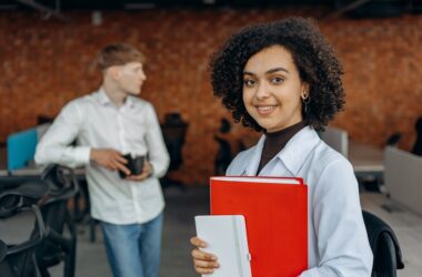 TVET - Woman learning to increase professional skills - Digiformag